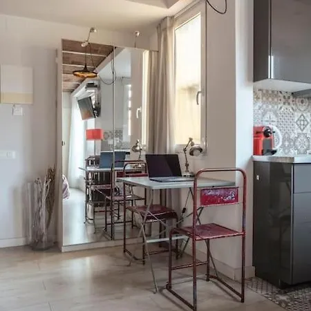 Cozy Penthouse With Private Rooftop Terrace *